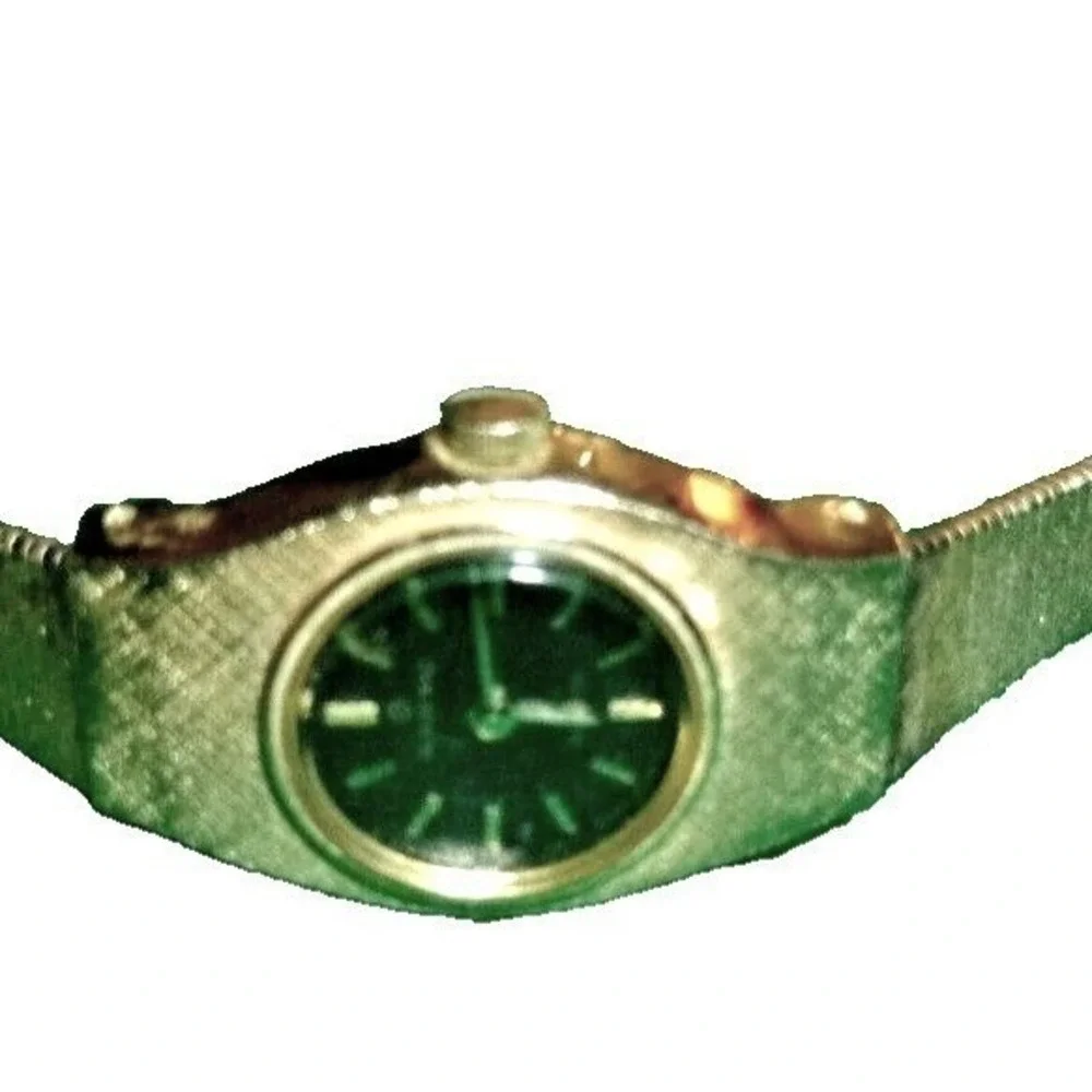 Vintage Sanyo Women Gold Tone Quartz Watch Green Dial Mesh Band Stainless Back